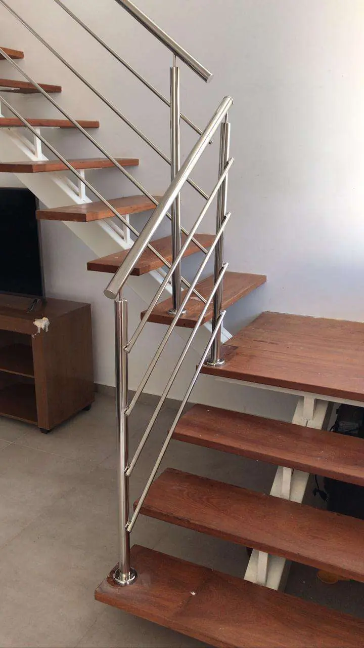 Corirmao com varetas — obra da Arte Inox Design